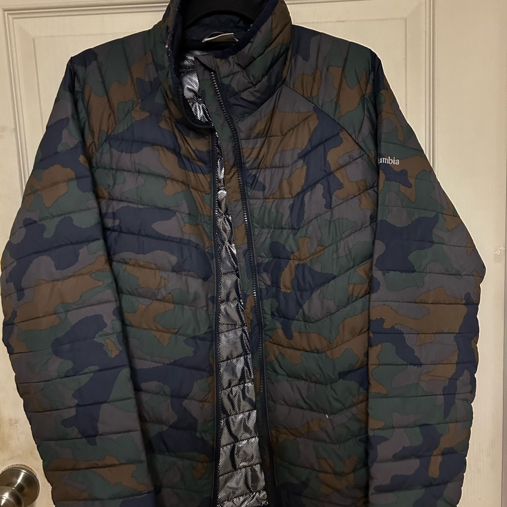 Women’s camo Columbia puffer jacket size XL